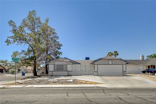 5877 Tippin Dr, Las Vegas, NV, 89130-1923 | Card Image