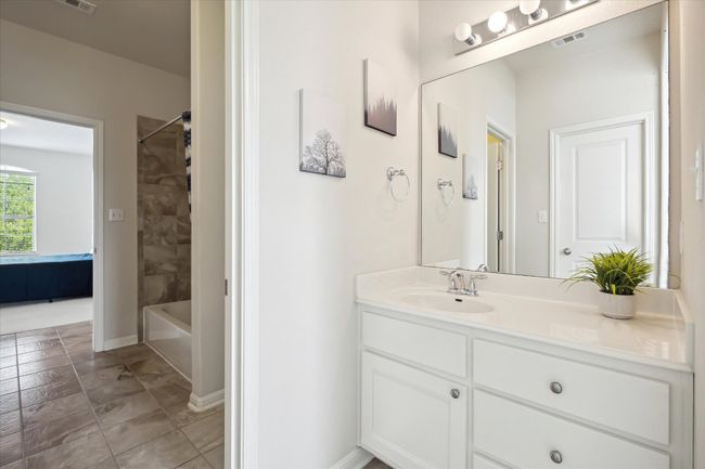 Jack and Jill Bath (Bath 3 - Upstairs) | Image 30