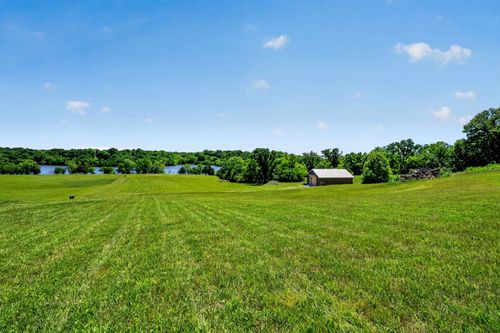 404 Lakeview Rd, Gallatin, TN, 37066-8626 | Card Image