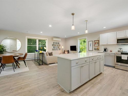 71 Hefflon Ln, Saint Albans, VT, 05478-3311 | Card Image