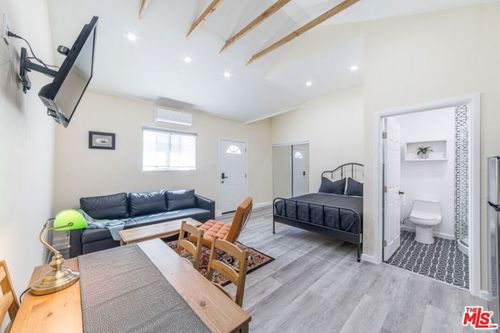 10527 Bianca Ave, Granada Hills, CA, 91344-6018 | Card Image