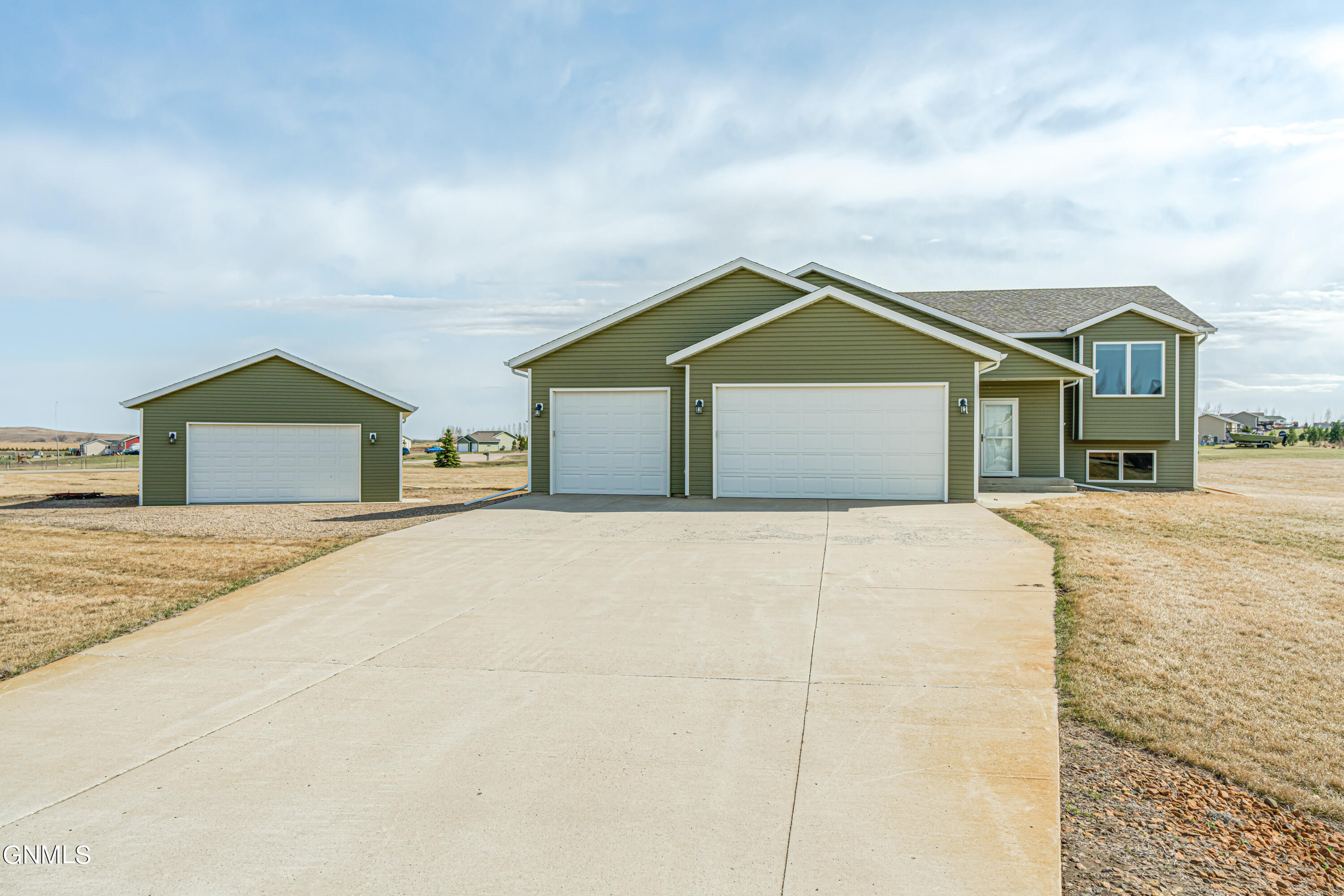 Kayley Dr, Bismarck, ND 58504