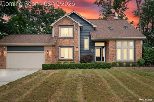 48952 Forest Dr, Shelby Twp, MI, 48317-2524 | Card Image