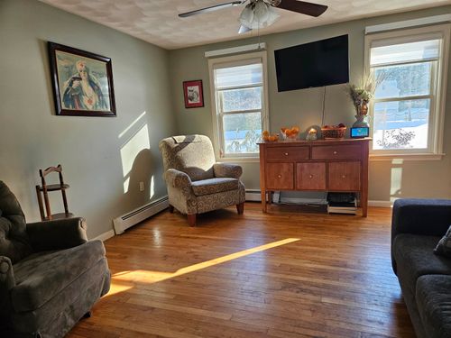 7 Chapman Way, Exeter, NH, 03833-4573 | Card Image