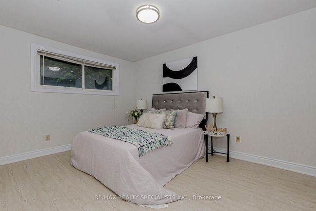 39 Seaborn Rd, House attached with 5 bedrooms, 2 bathrooms and 4 parking in Brampton ON | Image 12