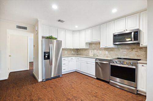 apt-8-3920 W Alabama St, Houston, TX, 77027-5136 | Card Image