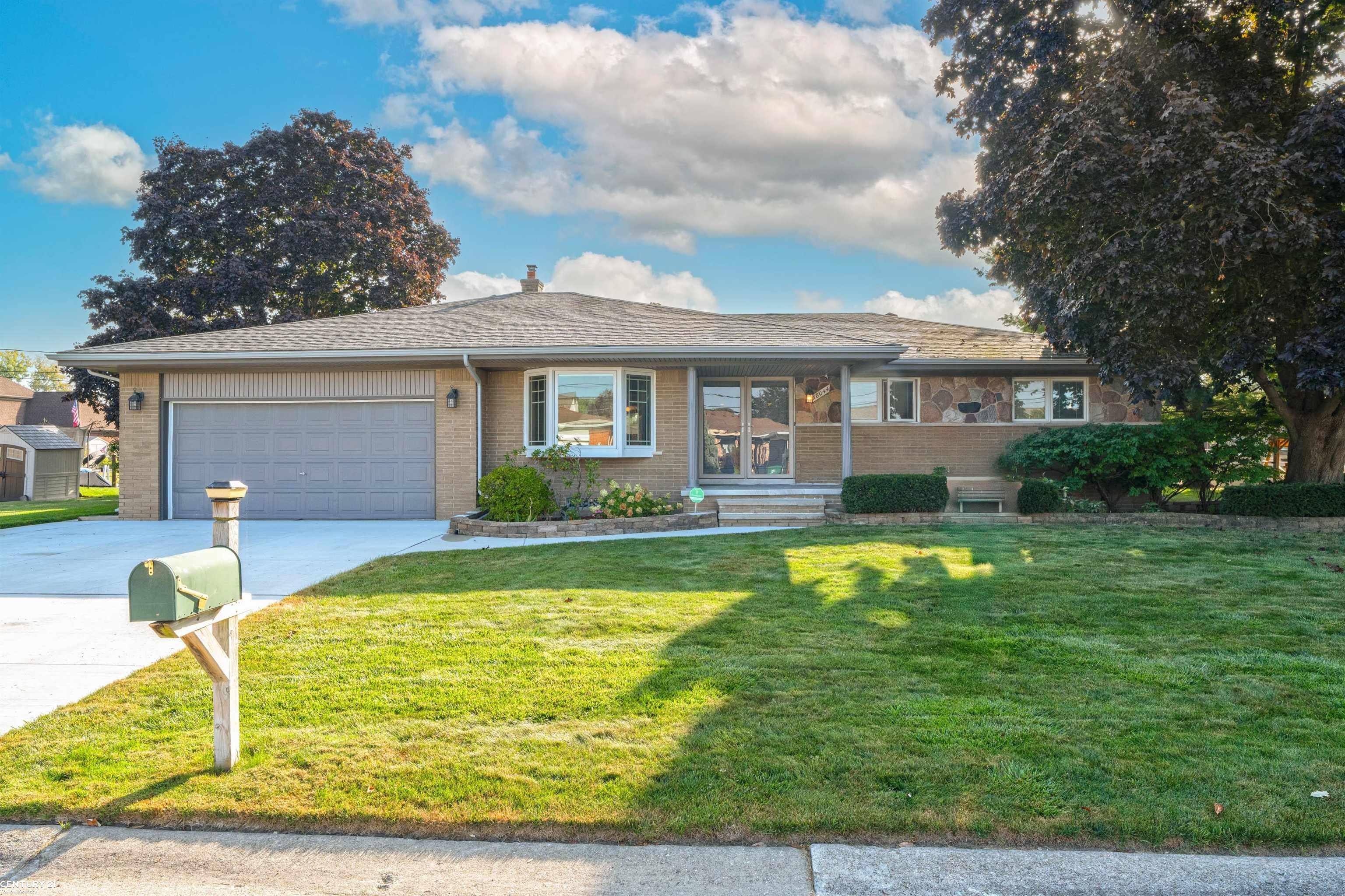 Seaway Ct, Harrison Township, MI 48045