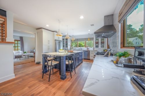 25 Division Ave, Summit, NJ, 07901-2338 | Card Image