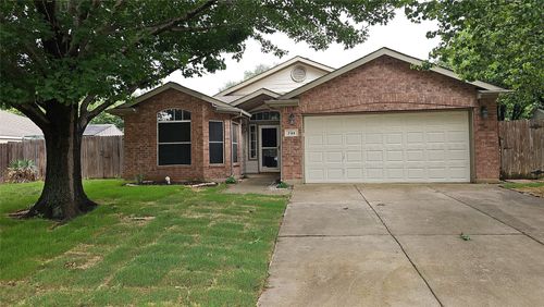 741 Cardinal Dr, Saginaw, TX, 76131-4877 | Card Image