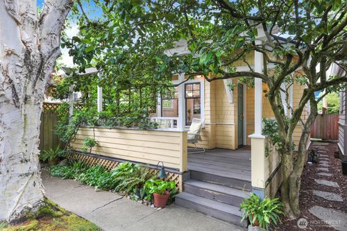 2118-1601 22nd Ave, Seattle, WA, 98122-2913 | Card Image