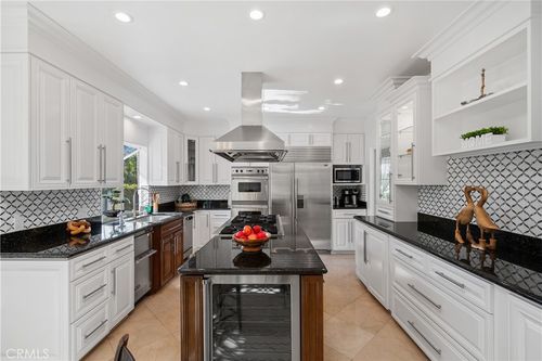 7901 Berger Ave, Playa del Rey, CA, 90293-7926 | Card Image