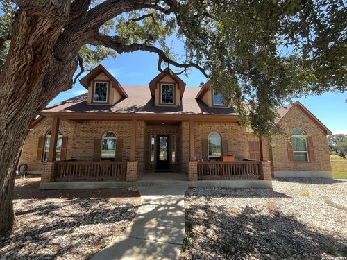 828 Martingale Trl, Bandera, TX, 78003-3475 | Card Image
