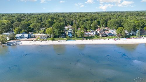 315 Donahue Beach Dr, Bay City, MI, 48706-1846 | Card Image