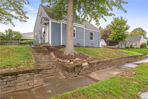 137 E Rosewood Ave, Akron, OH, 44301-2531 | Card Image