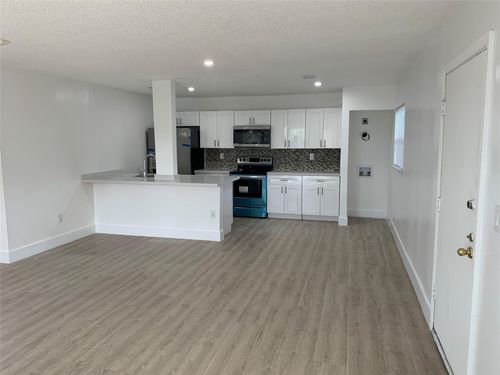 401-4121 Stirling Rd, Davie, FL, 33314-7541 | Card Image
