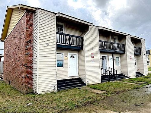 725 Woodland Dr, La Place, LA, 70068-2142 | Card Image