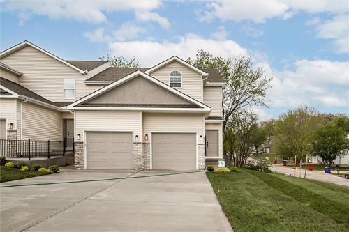 601 Sw Shadow Glen Dr, Blue Springs, MO, 64015-3495 | Card Image