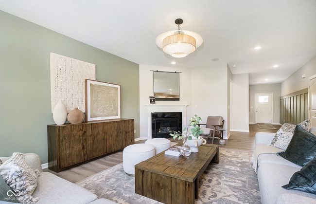Similar Model Gathering Room | Image 15