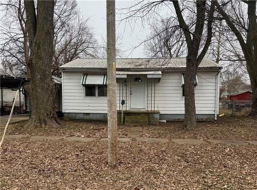 303 S Commercial St, Windsor, MO, 65360-1639 | Card Image