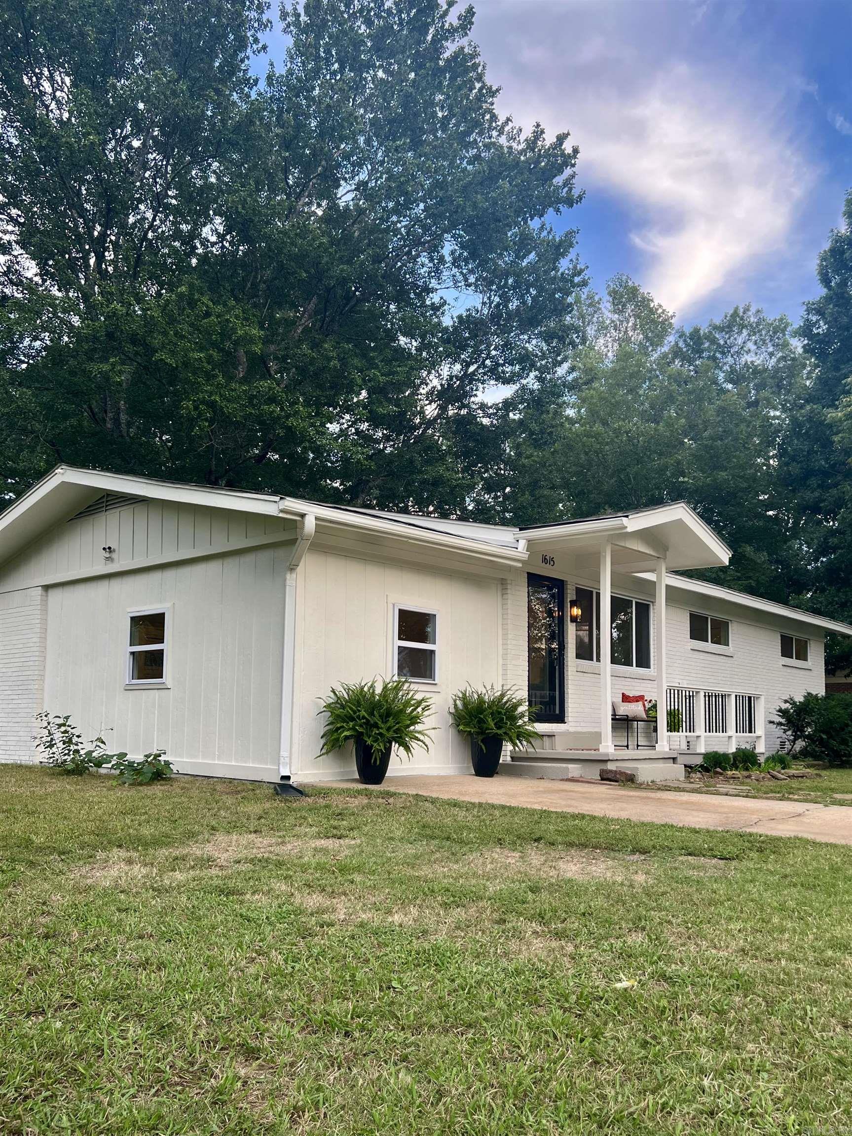 Broadway St, Heber Springs, AR 72543