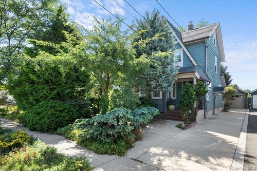 44 Madison St, Lynbrook, NY, 11563-2712 | Card Image