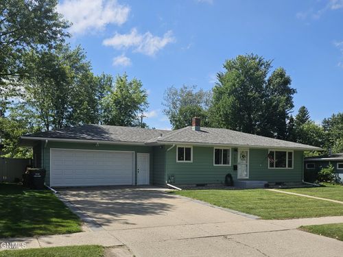 205 15th Ave Ne, Jamestown, ND, 58401-3829 | Card Image
