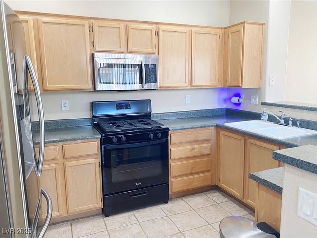 UNIT-202 - 10190 Deerfield Beach Ave, Condo with 2 bedrooms, 2 bathrooms and null parking in Las Vegas NV | Image 14