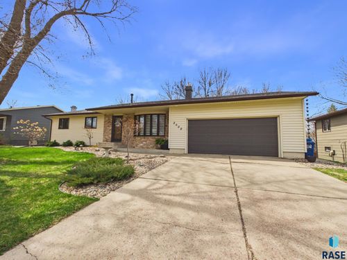 2409 S Royal Ct Court, Sioux Falls, SD, 57106 | Card Image