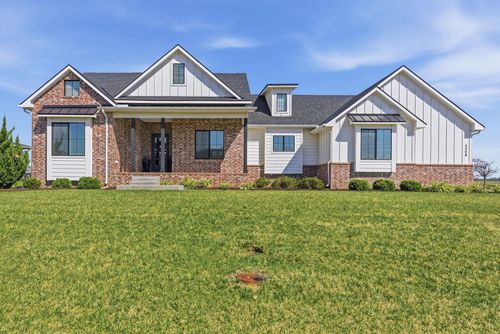 5248 N Colonial Ave, Bel Aire, KS, 67226-7618 | Card Image