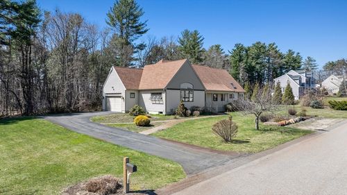 3 Christopher Ln, Hanson, MA, 02341-1286 | Card Image