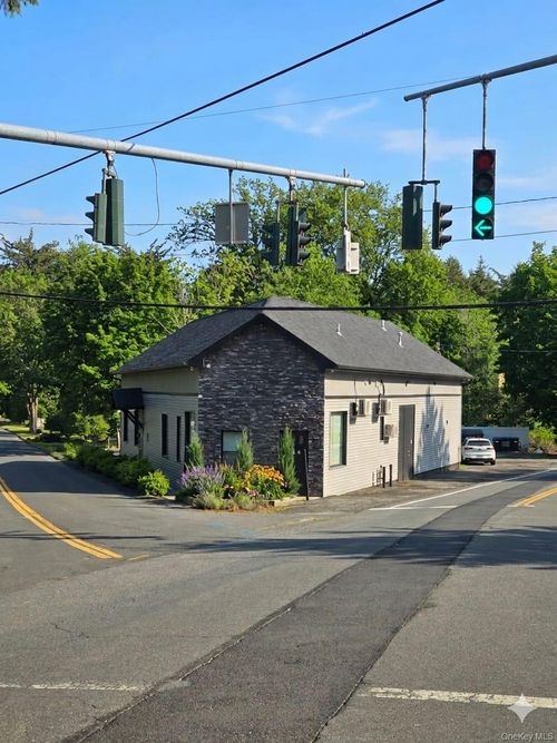 1-520 W Nyack Rd, West Nyack, NY, 10994-1722 | Card Image