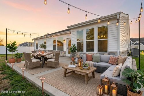 334 Bridlewood Dr, Shepherdsville, KY, 40165-5639 | Card Image