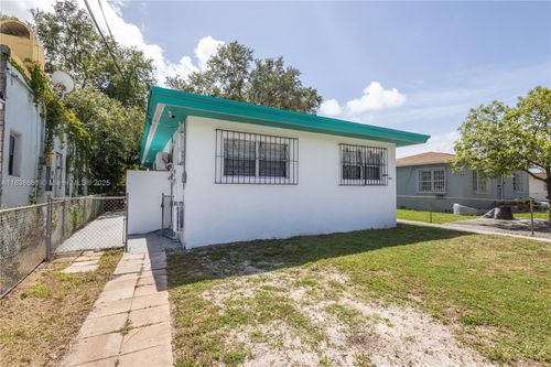 0-7010 Nw 5th Pl, Miami, FL, 33150-3916 | Card Image
