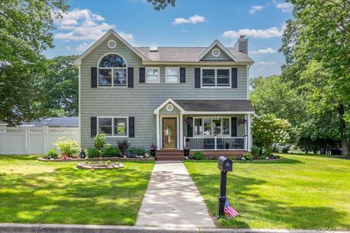 88 Orienta Ave, Lake Grove, NY, 11755-3020 | Card Image