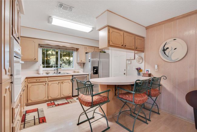 Great Room with lots of natural light | Image 7