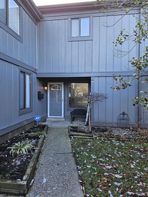 84-500 Laketower Dr, Lexington, KY, 40502-2677 | Card Image