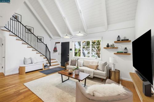 129 Spring Rd, Orinda, CA, 94563 | Card Image