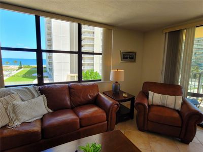 501 - 801 N Ocean Blvd, Condo with 2 bedrooms, 2 bathrooms and null parking in Pompano Beach FL | Image 1