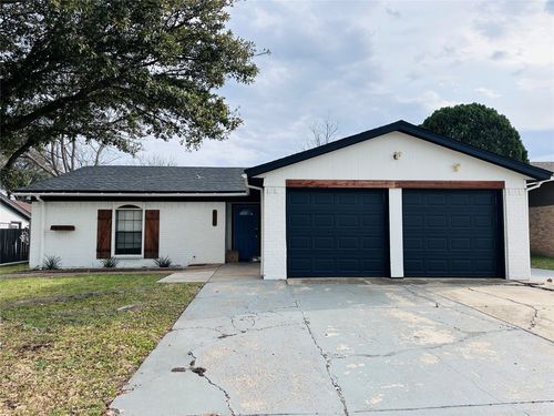 525 Cole Ave, Saginaw, TX, 76179-1130 | Card Image