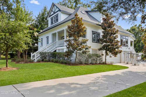 1305 Fort Ave, Ocean Springs, MS, 39564-2812 | Card Image