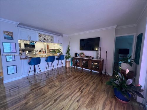 20e-11111 Biscayne Blvd, Miami, FL, 33181-3404 | Card Image