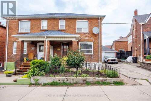 683 Old Weston Rd, Toronto, ON, M6N3B6 | Card Image