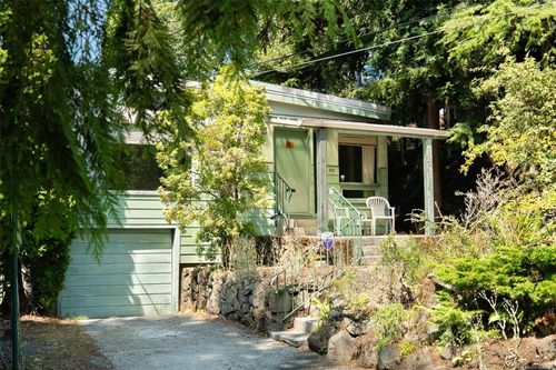 950 Dunn Ave, Saanich, BC, V8X2Z4 | Card Image