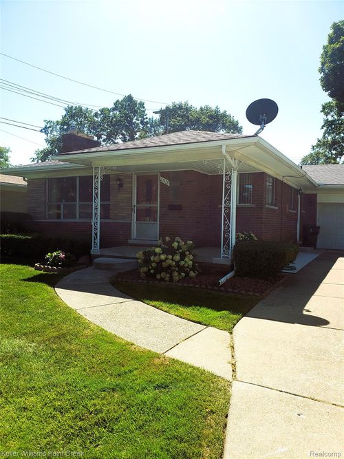 21312 Raymond St, Saint Clair Shores, MI, 48082-1955 | Card Image