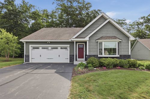 31-31 Castle Ct, Kingston, NH, 03848-3249 | Card Image