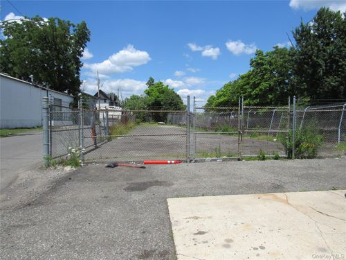 1 Hoffman St, Spring Valley, NY, 10977-4824 | Card Image