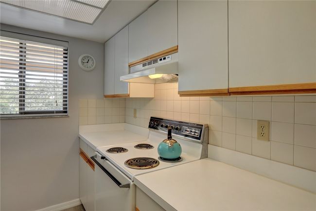 APT-306 - 6175 S Mirror Lake Dr, House attached with 2 bedrooms, 2 bathrooms and null parking in Sebastian FL | Image 12