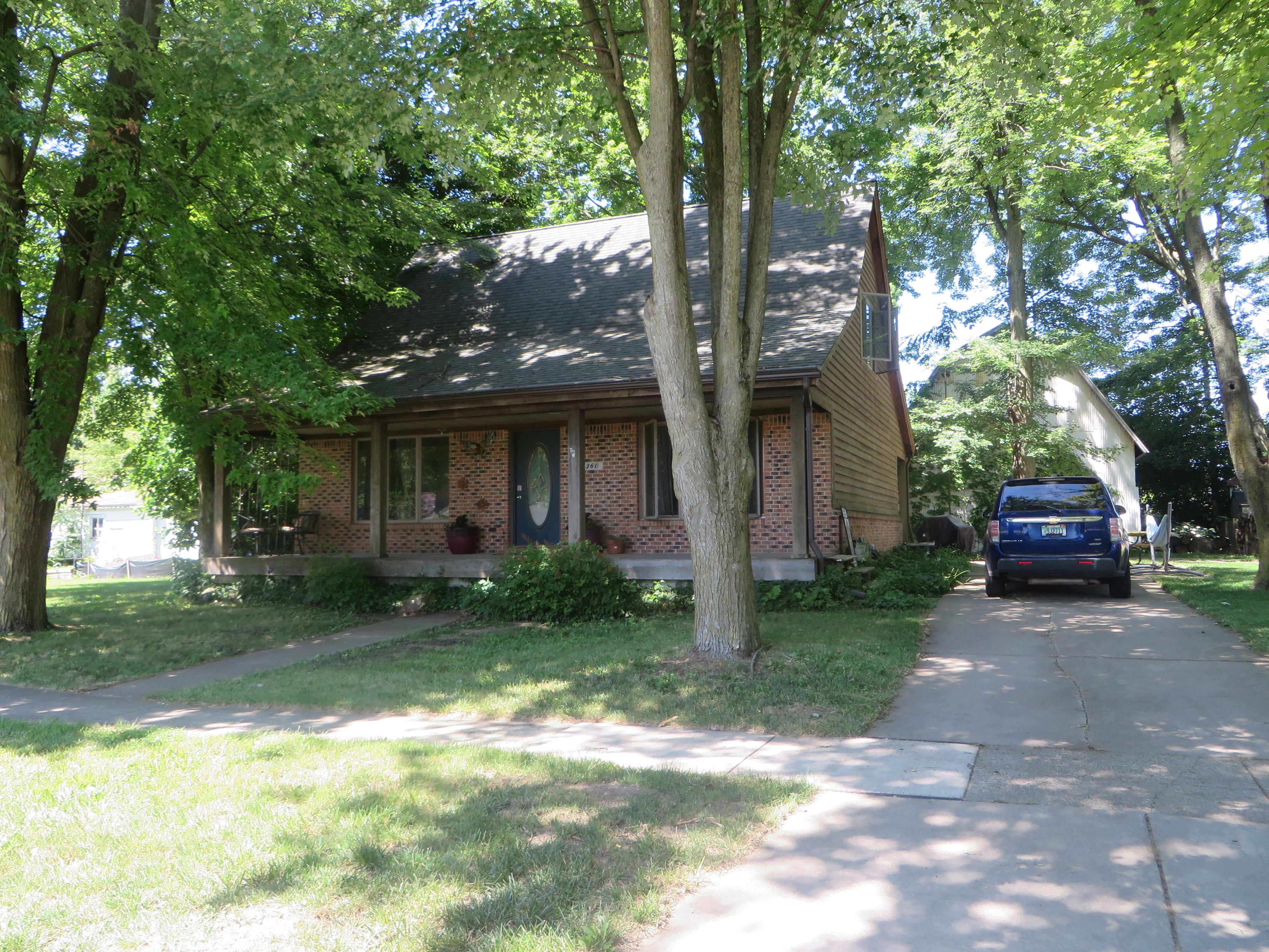 Collins St, Fowlerville, MI 48836