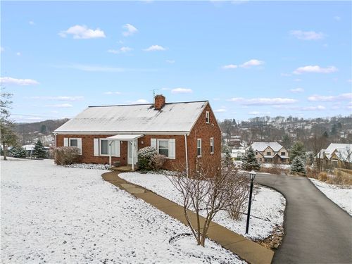 208 Frederick Dr, Upper St. Clair, PA, 15241-2504 | Card Image