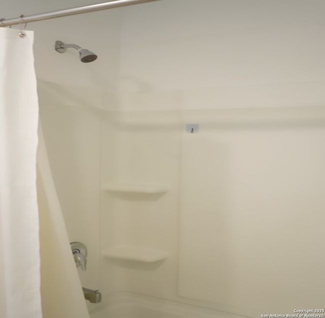 7119 Satellite Way, House other with 3 bedrooms, 2 bathrooms and null parking in San Antonio TX | Image 13